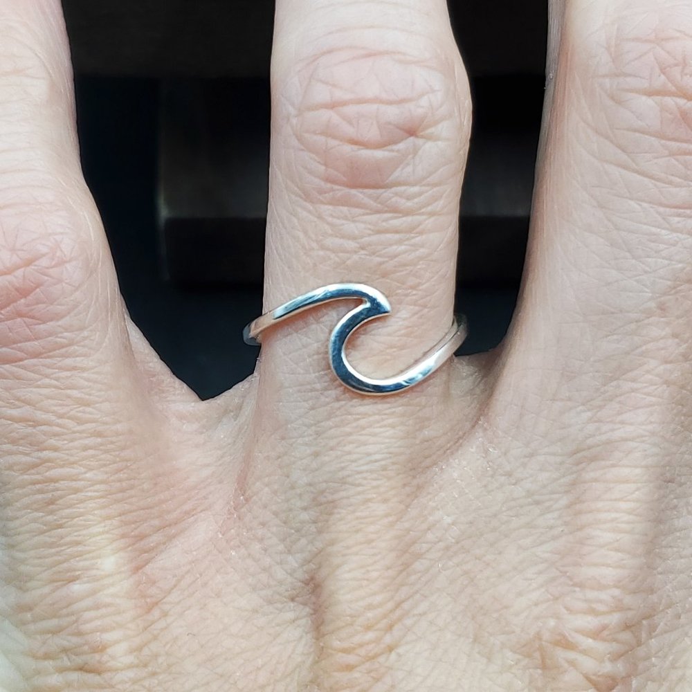 Size 7.25 Sterling Silver Beach Wave Band Ring